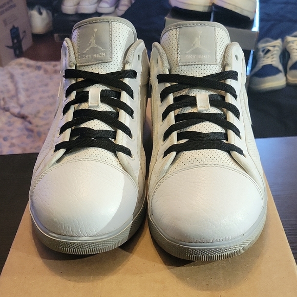 Jordan Sky High Low Rare "White Wolf Grey" (2011) Mens 10.5 Womens 12 EUC - Picture 4 of 10